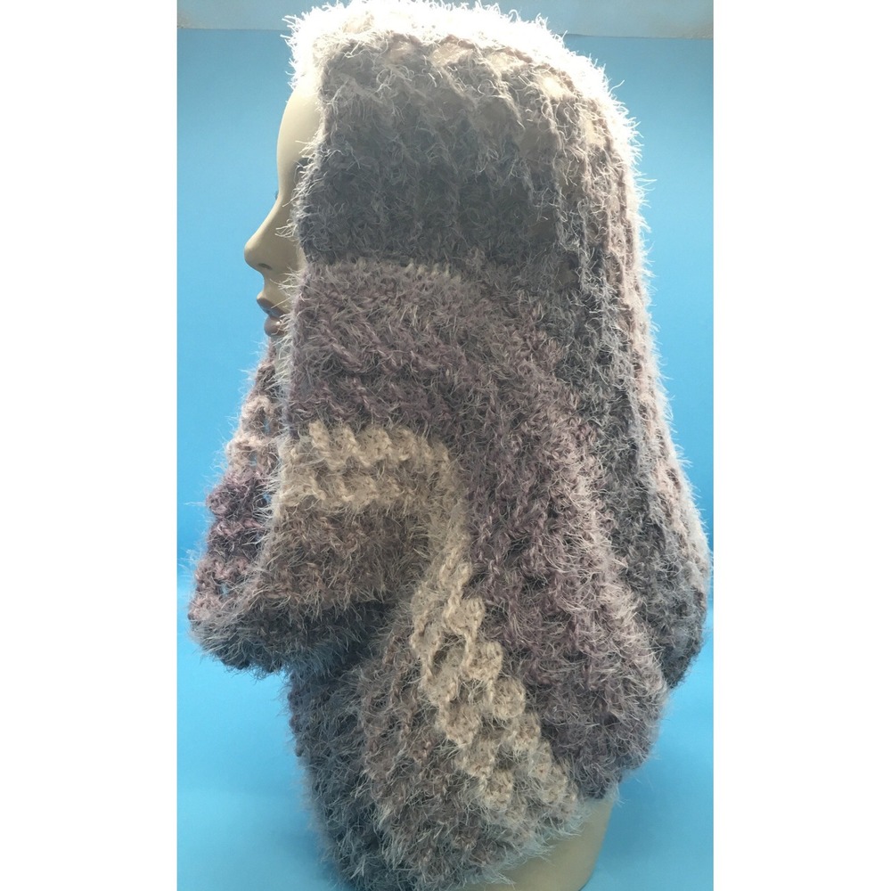 Hand Made infinity Scarf, 58% Acrylic 42% nylon. Soft warm and cuddly - Picture 2 of 5